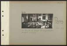 <p style=padding: 1.5em><em>Source: La Contemporaine, class. no VAL 354/048.</em><br></p>
<strong>
On June 17, 1917, a photographer from the army's geographic service made a report on the Paris Faculty of Law for publication in the book directed by Emile Durkheim on university life in Paris. This photograph, as well as the previous one, are taken from the series.</strong>