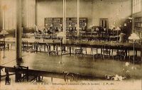 <em>Source BU droit-lettres - Université de Bourgogne.</em>
</br>
<strong>Salle de lecture de la bibliothèque universitaire de Dijon inaugurée en 1907 et rassemblant les sections Droit, Sciences et Lettres.</strong>