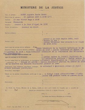 <em>Source Base Léonore / National Archives</em>
<br><br>
<strong>Without being sent into combat, other professors from the Catholic Faculty of Law in Lyon (nearly half) were also mobilised by the army. This was the case, among others, for Auguste Rivet, who served as an ambulance administrator throughout the war, as indicated in this document drawn up for his appointment to the rank of Knight of the Legion of Honour in 1953.</strong>