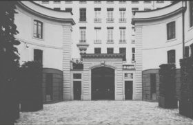 <em>Source UCLy</em>
<br><br>
<strong>In diesem Herrenhaus lässt sich Ende 1918 die katholische Rechtsfakultät von Lyon nieder. Sie bleibt dort bis 1948.</strong>